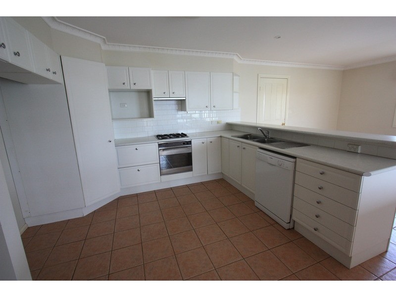 42 Fay Avenue, Kooringal NSW 2650