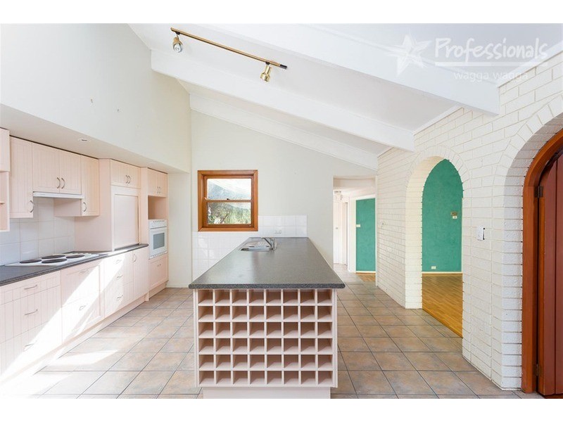 5 Highfield Place, Kooringal NSW 2650