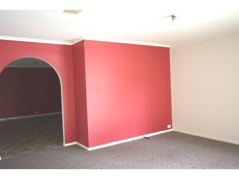 33 Pugsley Avenue, Estella NSW 2650