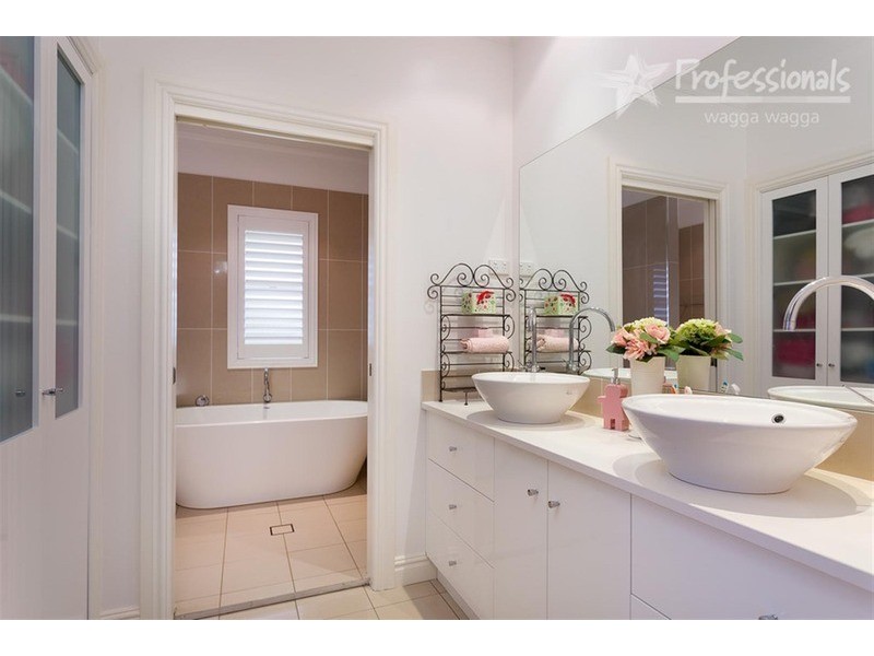 4 Genista Place, Springvale NSW 2650