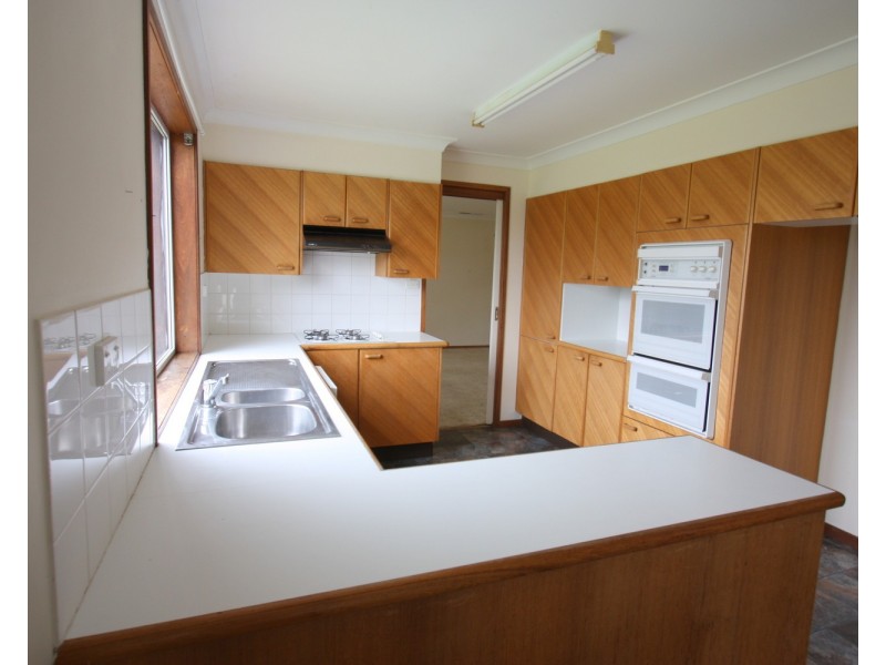 47 Balmoral Crescent, Lake Albert NSW 2650