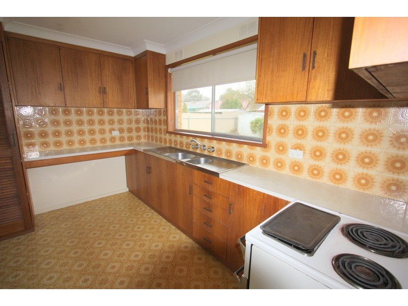 35 Walana Crescent, Kooringal NSW 2650