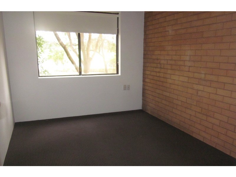 2/9 Henschke Avenue, Tolland NSW 2650