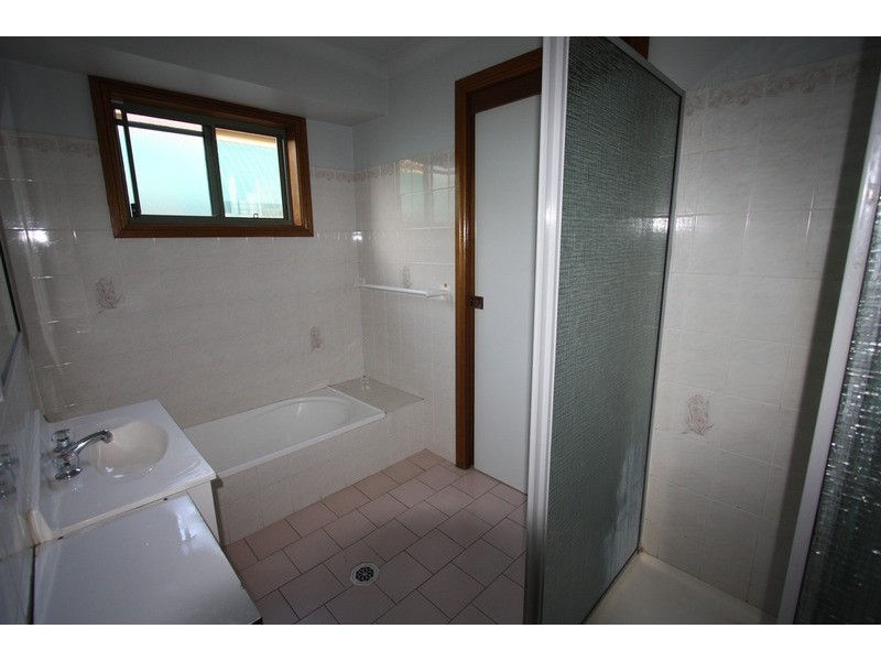 5 Eaton Street, Ashmont NSW 2650