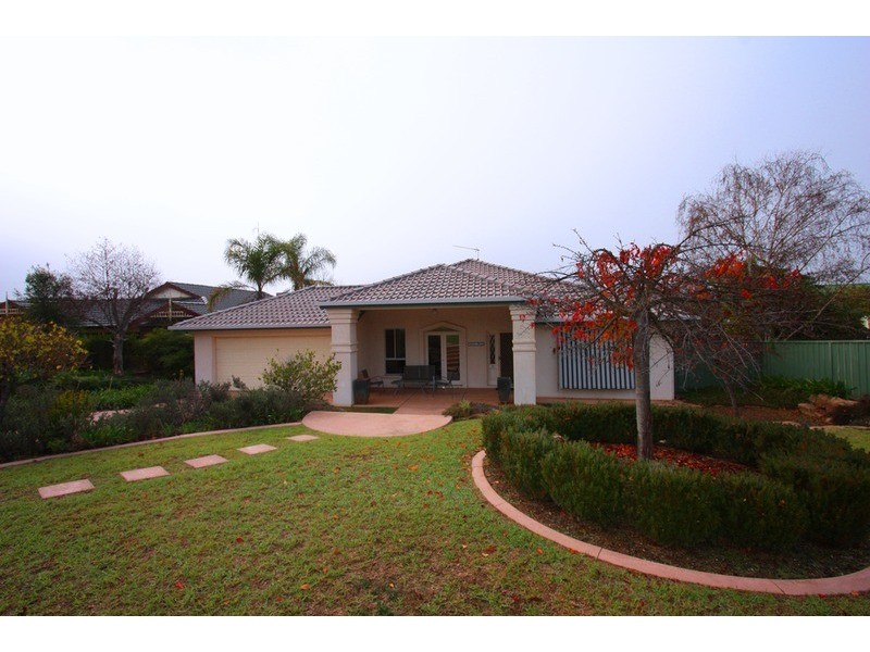 25 Tamar Drive, Tatton NSW 2650