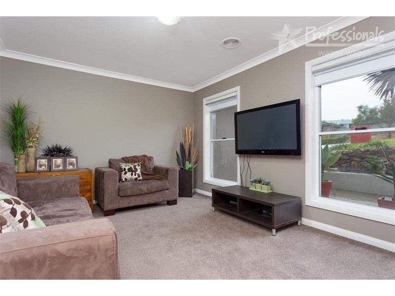 120 Kaloona Drive, Bourkelands NSW 2650