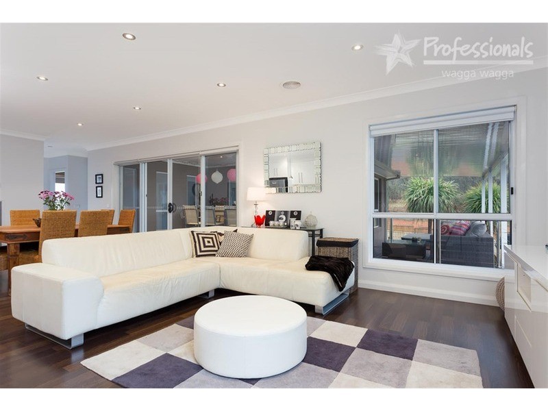 120 Kaloona Drive, Bourkelands NSW 2650