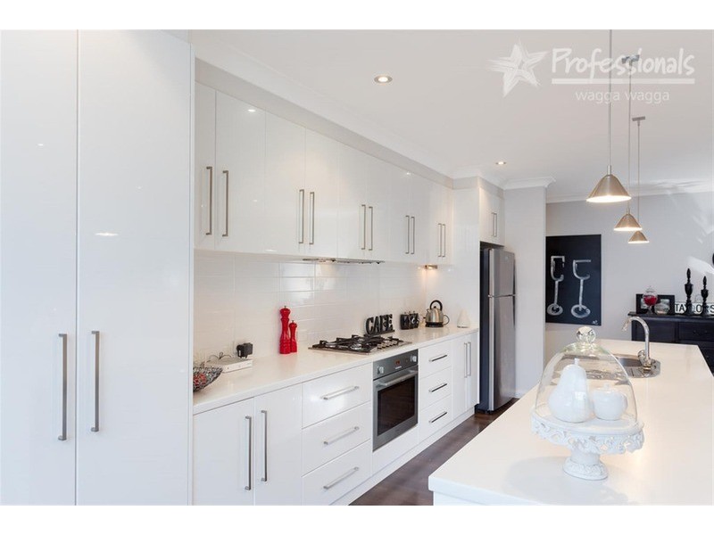 120 Kaloona Drive, Bourkelands NSW 2650