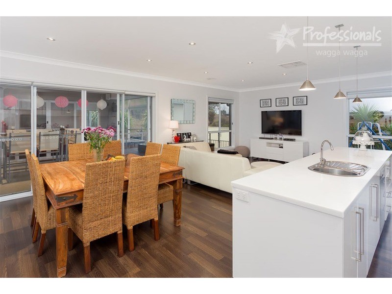120 Kaloona Drive, Bourkelands NSW 2650
