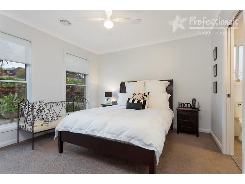 120 Kaloona Drive, Bourkelands NSW 2650