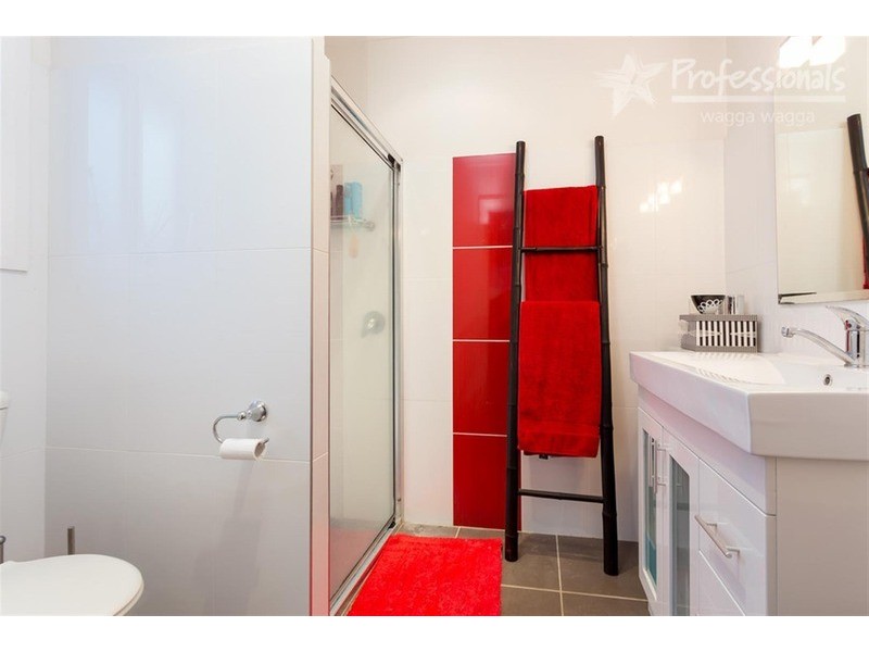 120 Kaloona Drive, Bourkelands NSW 2650
