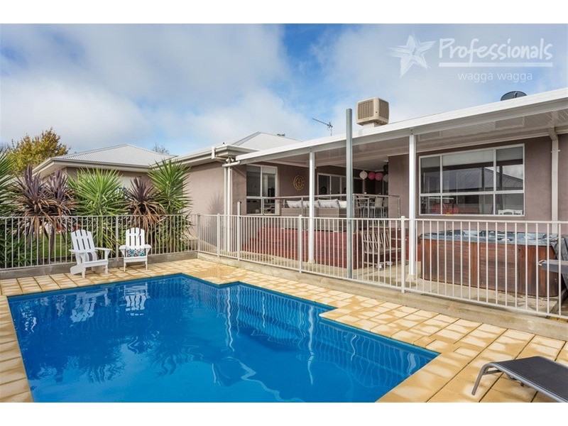 120 Kaloona Drive, Bourkelands NSW 2650