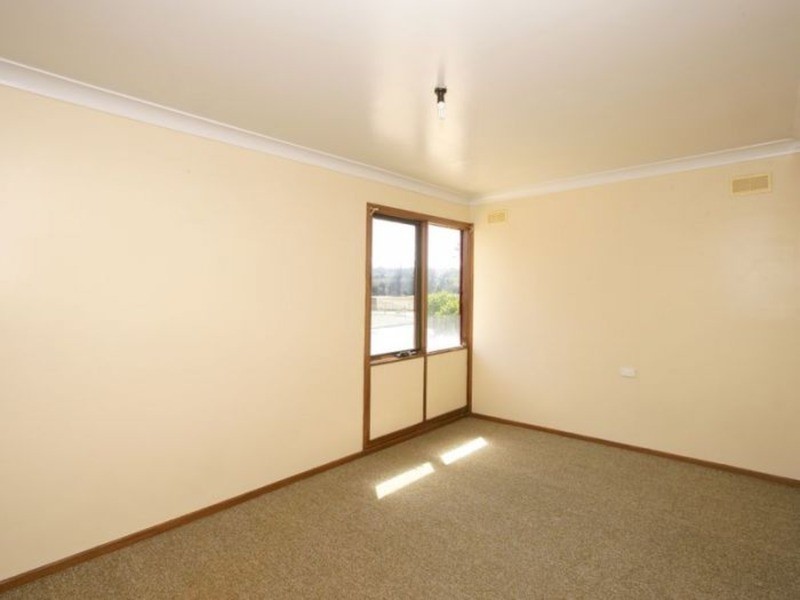 21 Dennis Crescent, Tolland NSW 2650