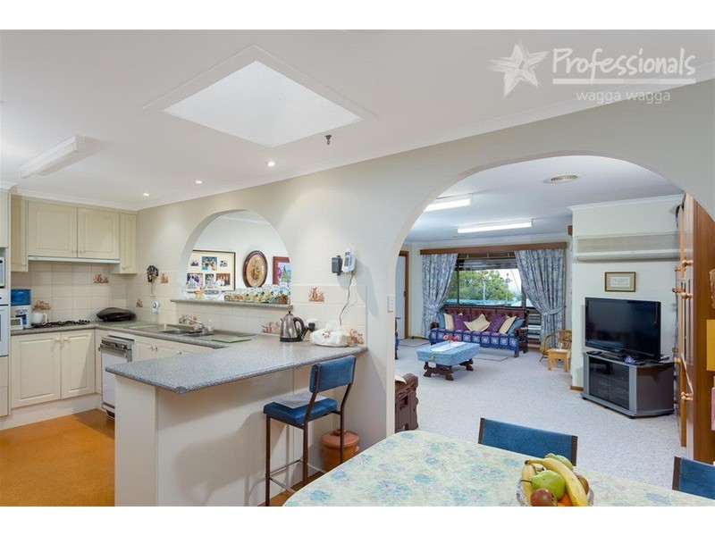 26 Mimosa Drive, Mount Austin NSW 2650