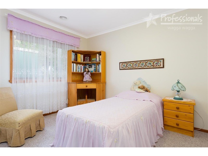 26 Mimosa Drive, Mount Austin NSW 2650