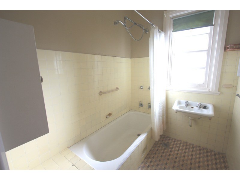 27 Dobbs Street, Wagga Wagga NSW 2650