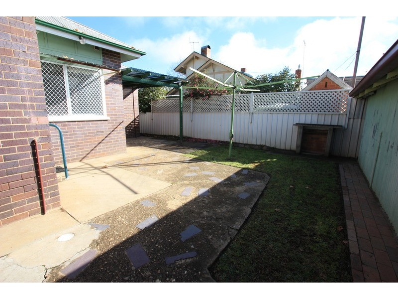 27 Dobbs Street, Wagga Wagga NSW 2650