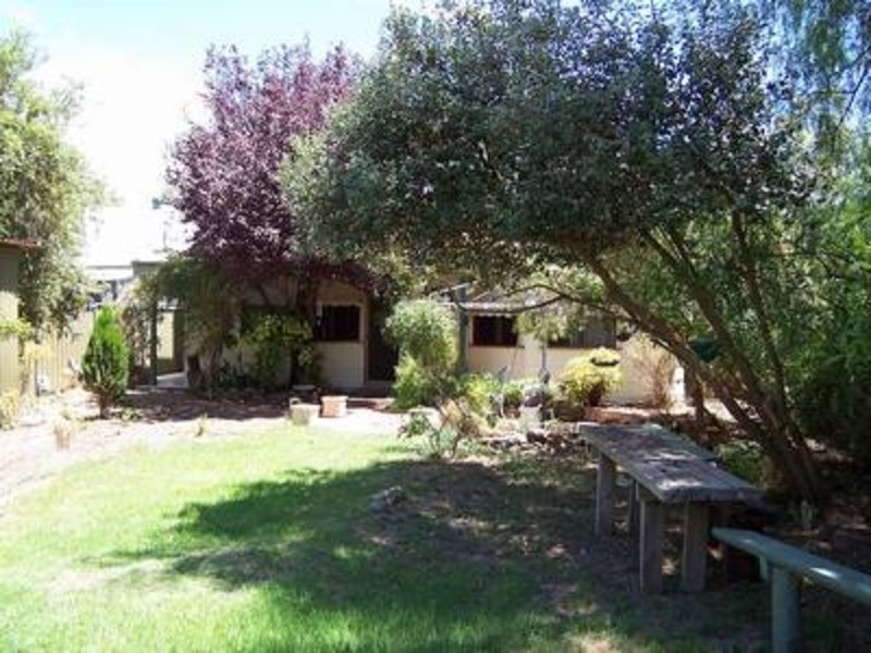 100 The Esplanade, Wagga Wagga NSW 2650