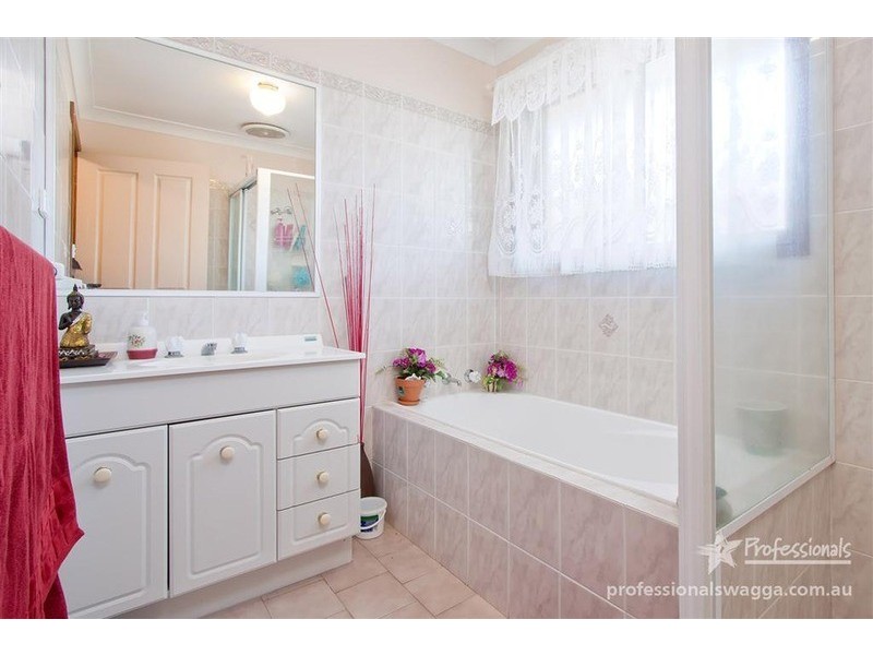 21 Nunkeri Street, Glenfield Park NSW 2650