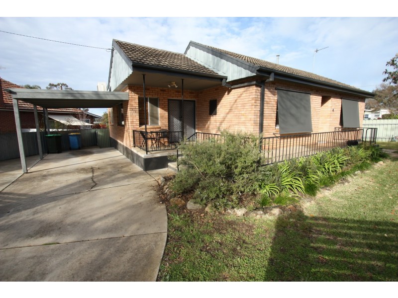 4 James Street, Kooringal NSW 2650