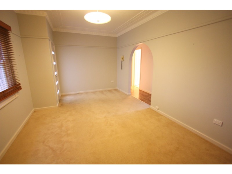 4 James Street, Kooringal NSW 2650