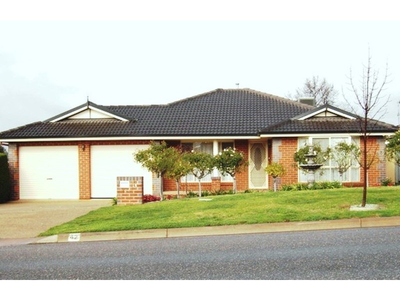 42 Fay Avenue, Kooringal NSW 2650