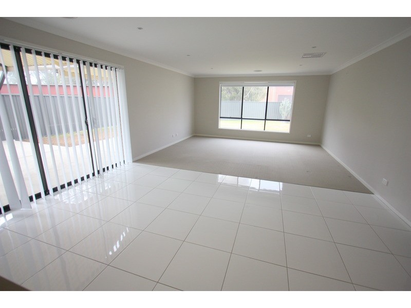 2 Fife Street, Forest Hill NSW 2651