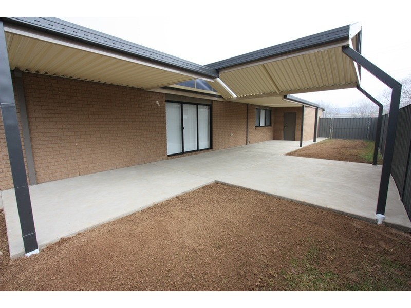 2 Fife Street, Forest Hill NSW 2651