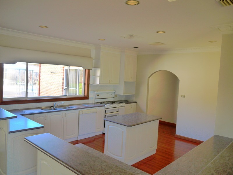 50 Lakehaven Drive, Lake Albert NSW 2650