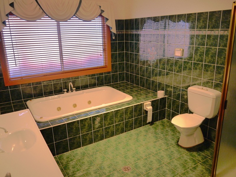 50 Lakehaven Drive, Lake Albert NSW 2650