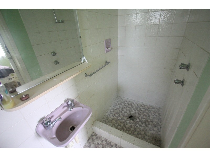 11 Halloway Street, Tolland NSW 2650