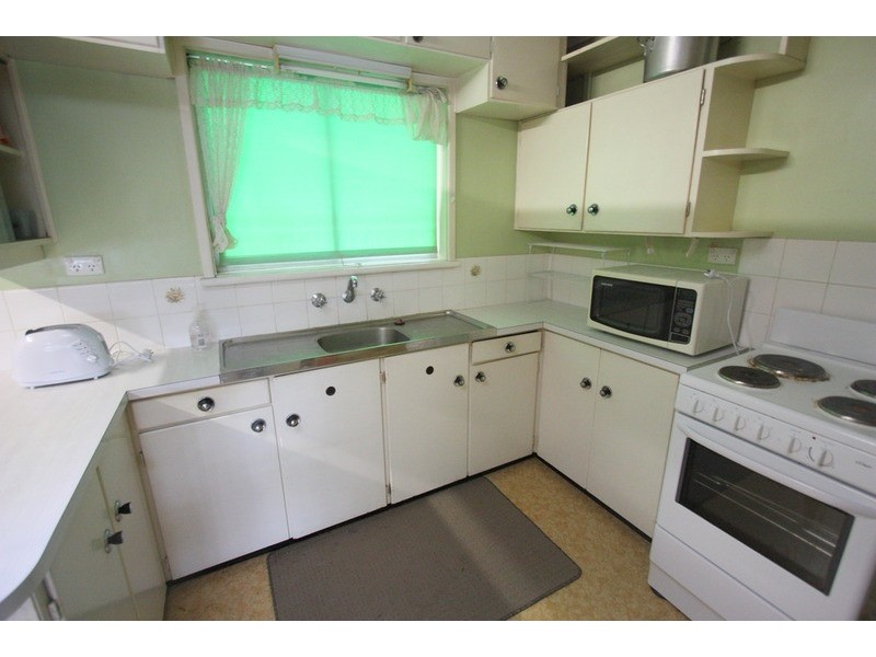 11 Halloway Street, Tolland NSW 2650