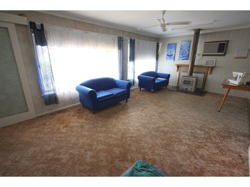 11 Halloway Street, Tolland NSW 2650