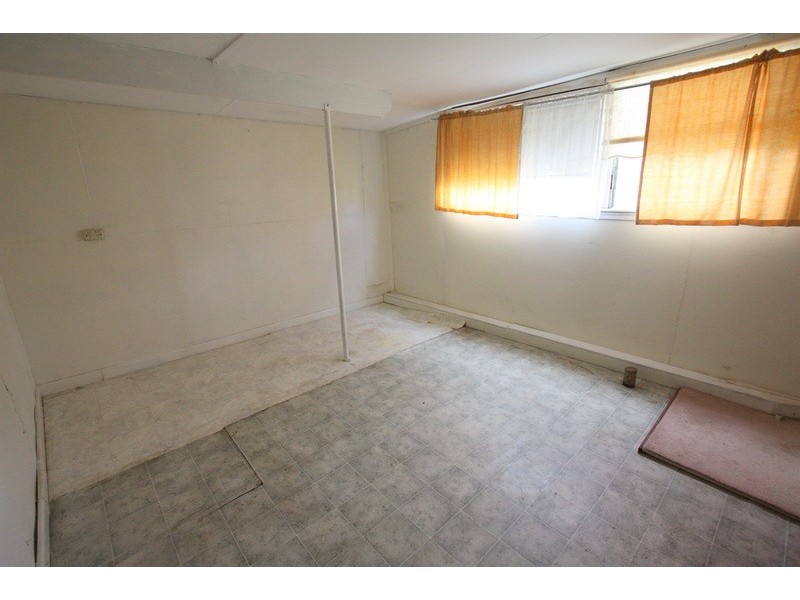 11 Halloway Street, Tolland NSW 2650