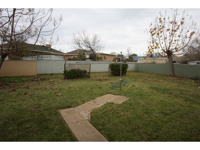 11 Halloway Street, Tolland NSW 2650