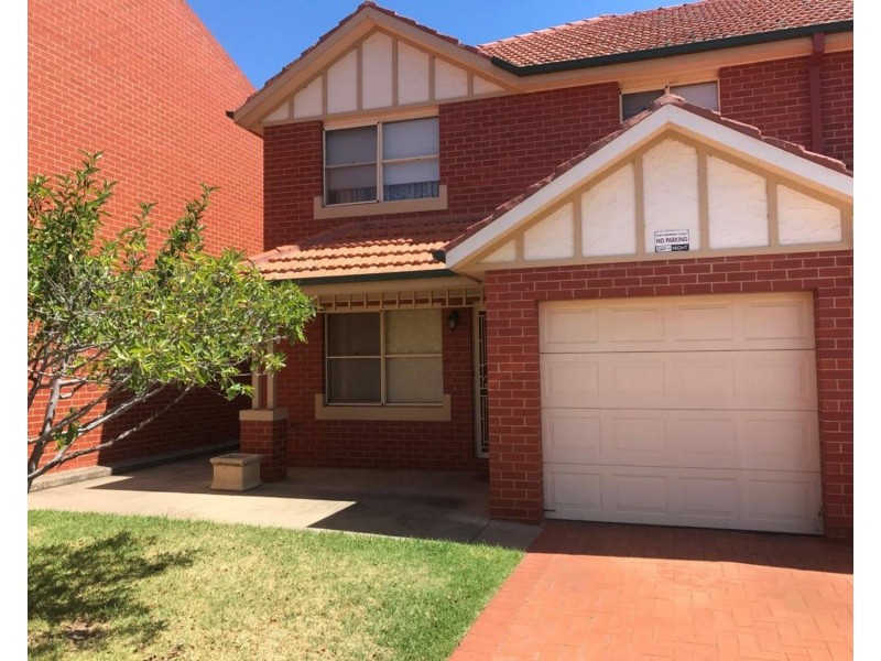 9/11 Crampton Street, Wagga Wagga NSW 2650