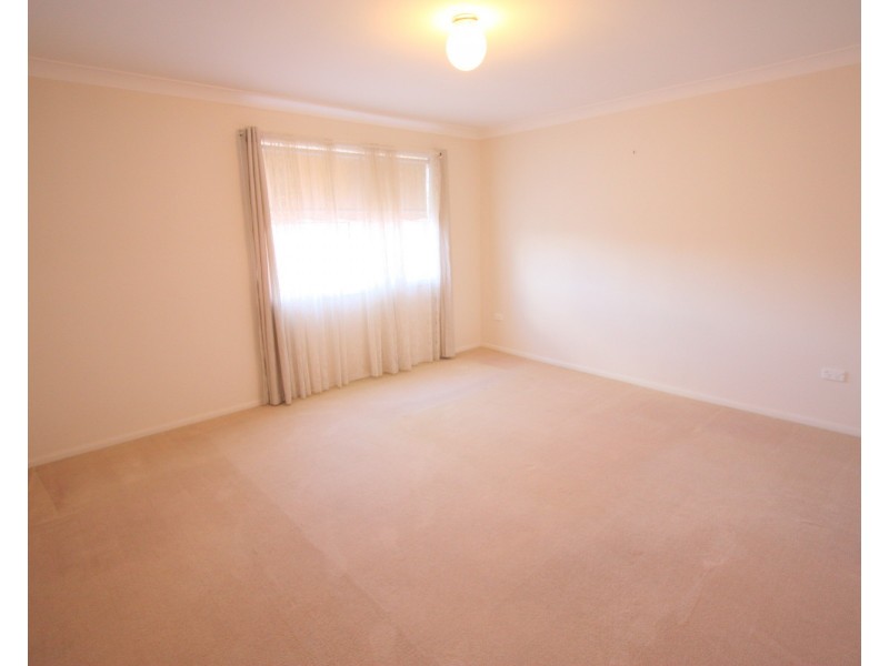 9/11 Crampton Street, Wagga Wagga NSW 2650