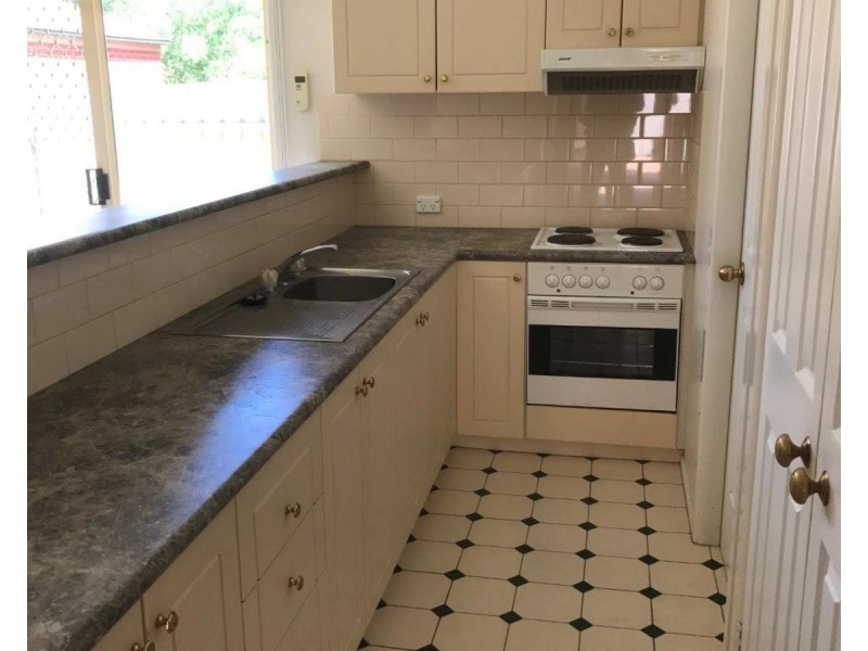 9/11 Crampton Street, Wagga Wagga NSW 2650