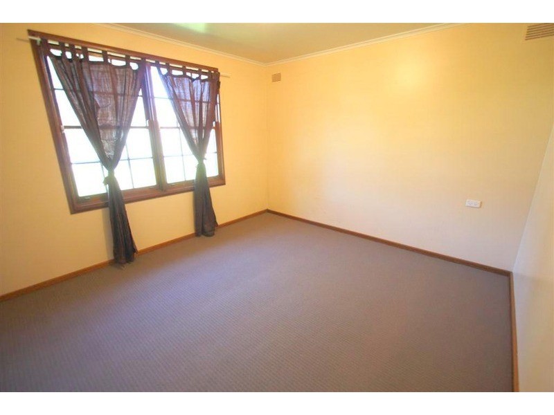 8 Kenny Place, Tolland NSW 2650