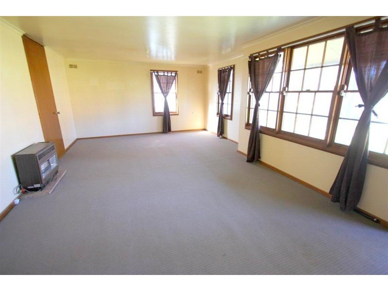 8 Kenny Place, Tolland NSW 2650