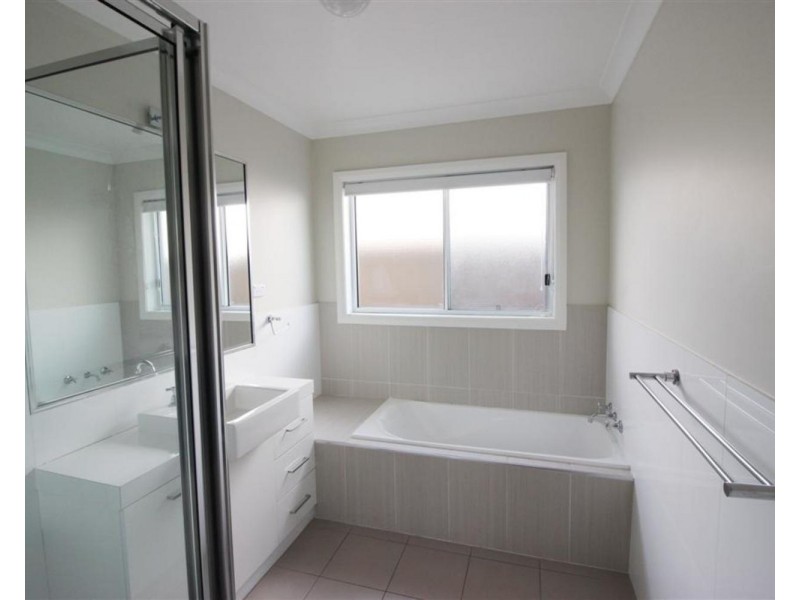 2/7 Clarence Place, Tatton NSW 2650
