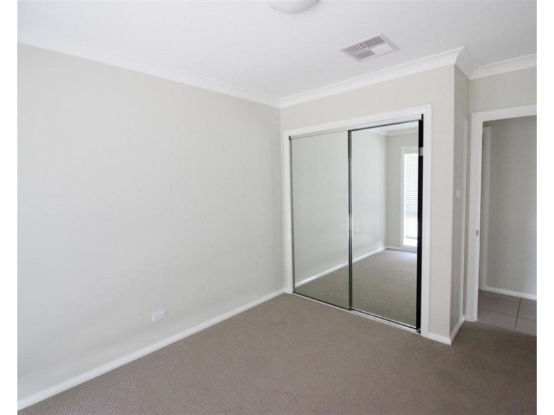 2/7 Clarence Place, Tatton NSW 2650