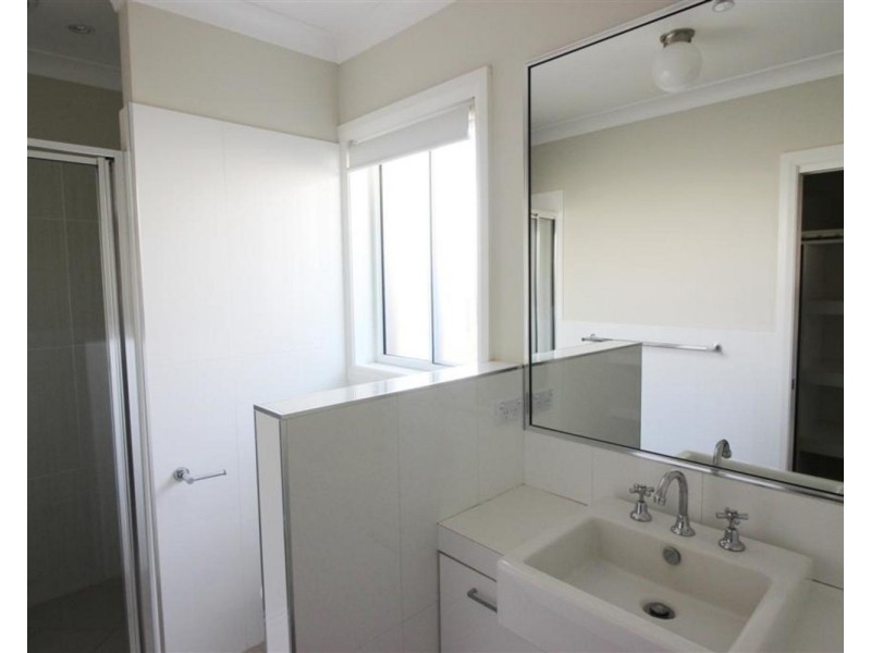 2/7 Clarence Place, Tatton NSW 2650