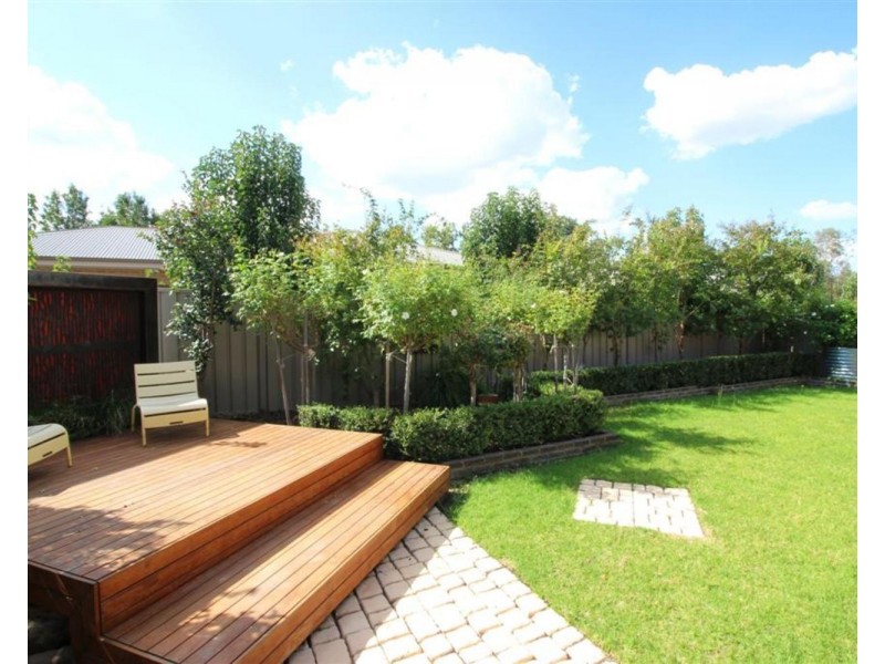 2/7 Clarence Place, Tatton NSW 2650