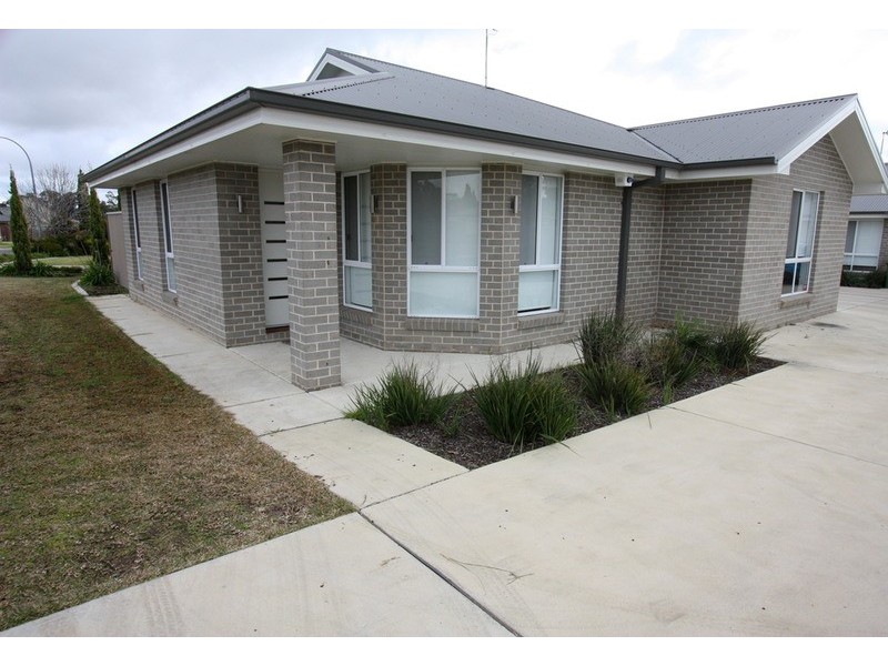 1/53 Jack Avenue, Mount Austin NSW 2650