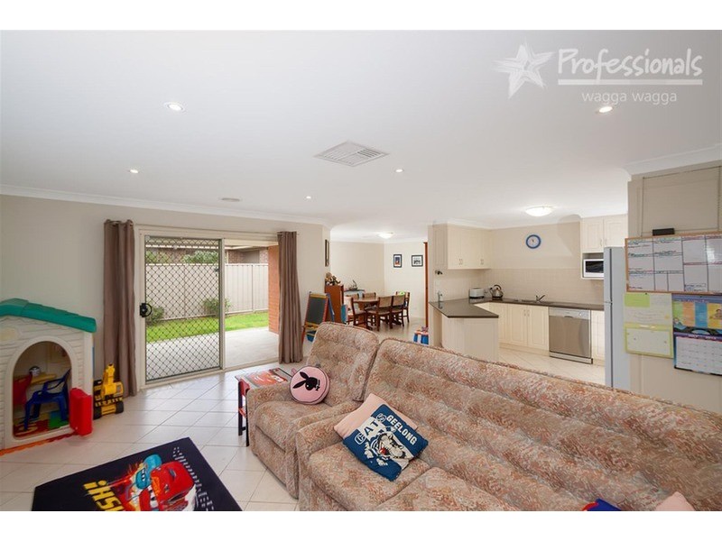 19 Barrima Drive, Glenfield Park NSW 2650