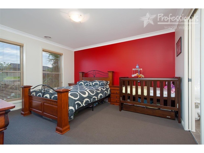 19 Barrima Drive, Glenfield Park NSW 2650
