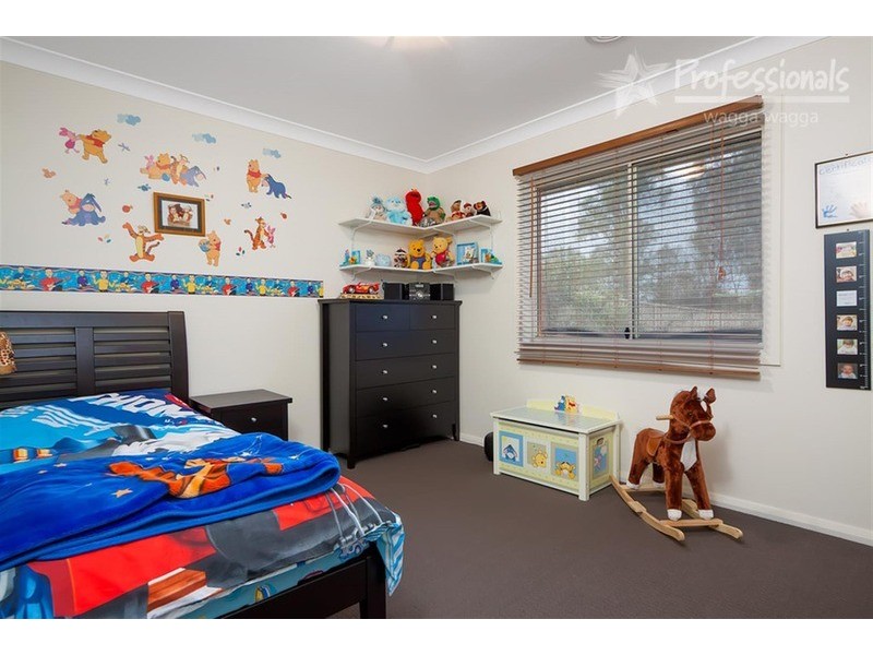 19 Barrima Drive, Glenfield Park NSW 2650