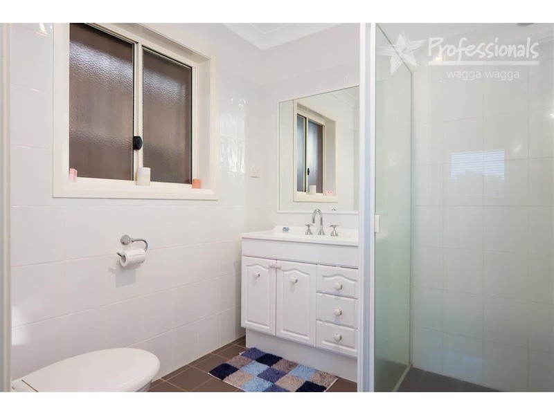 19 Barrima Drive, Glenfield Park NSW 2650