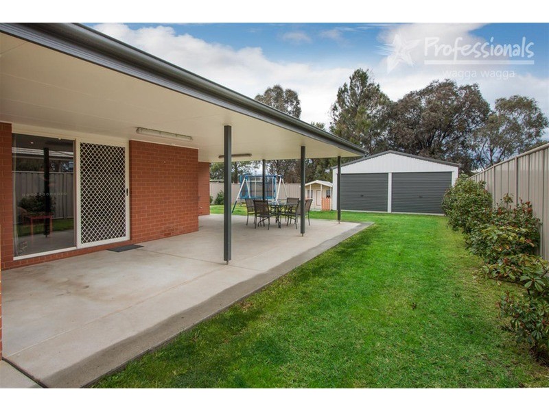 19 Barrima Drive, Glenfield Park NSW 2650
